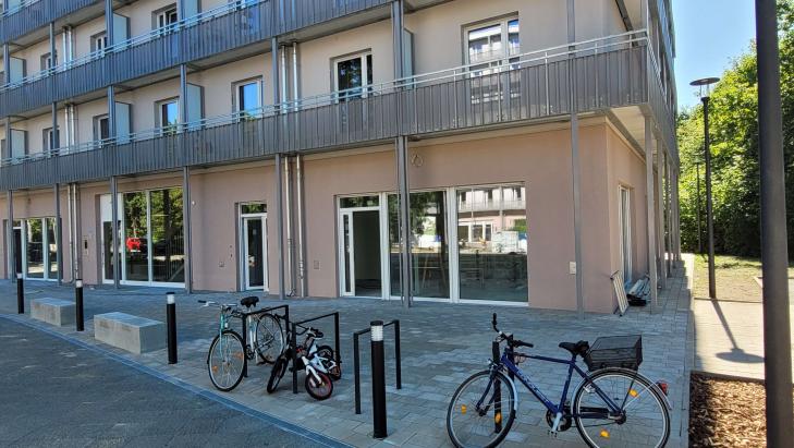 Außenansicht mit Terrasse Außenansicht mit Terrasse