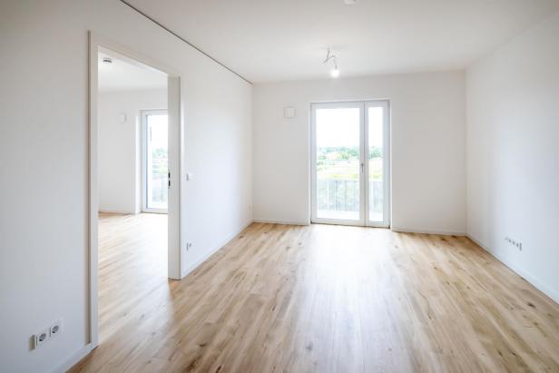 Wohnzimmer mit Balkonzugang Wohnzimmer mit Balkonzugang