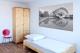 Schlafzimmer  mit Bild